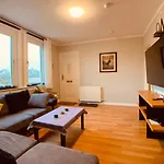 Maria- Bright And Modern City Center Apartment .